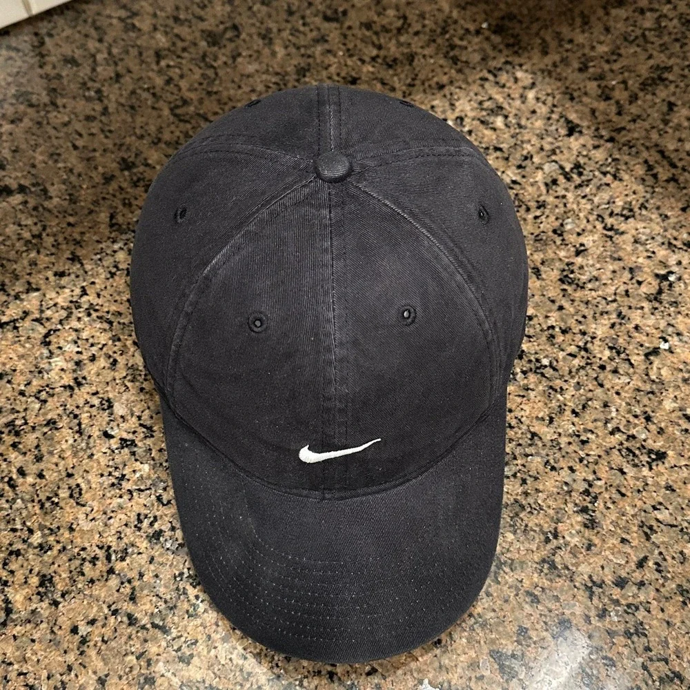 Nike Baseball Cap Men's Adjustable Hat Black White Swoosh Logo Dad Hat